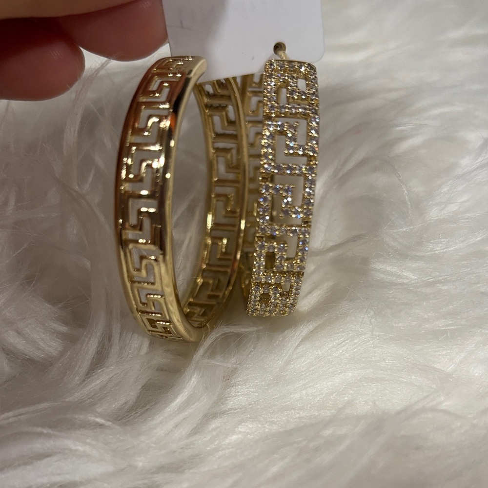 Elegant Gold plated Women's earrings